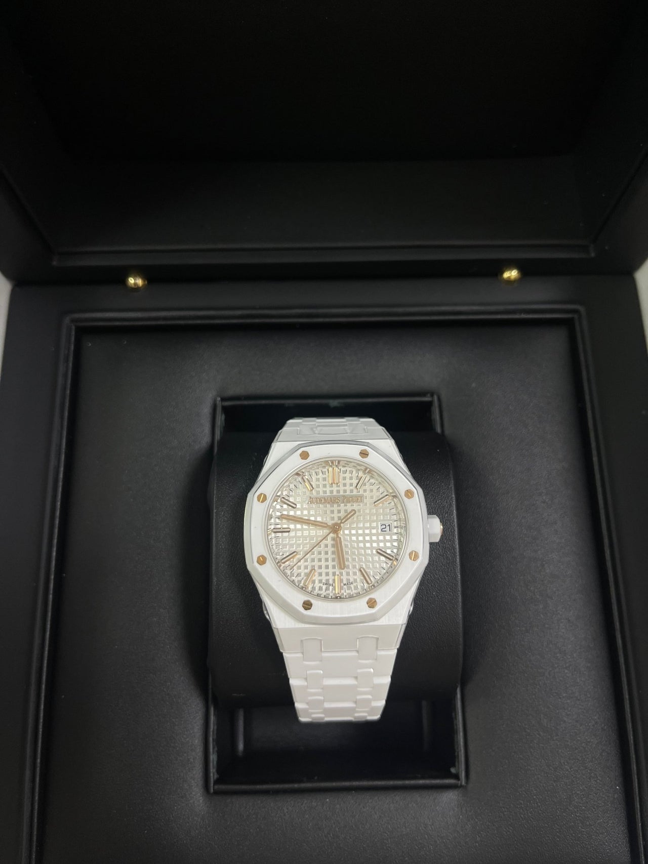 Audemars Piguet Royal Oak Selfwinding White Ceramic 77350CB.OO.1266CB.01 - WatchesOff5th