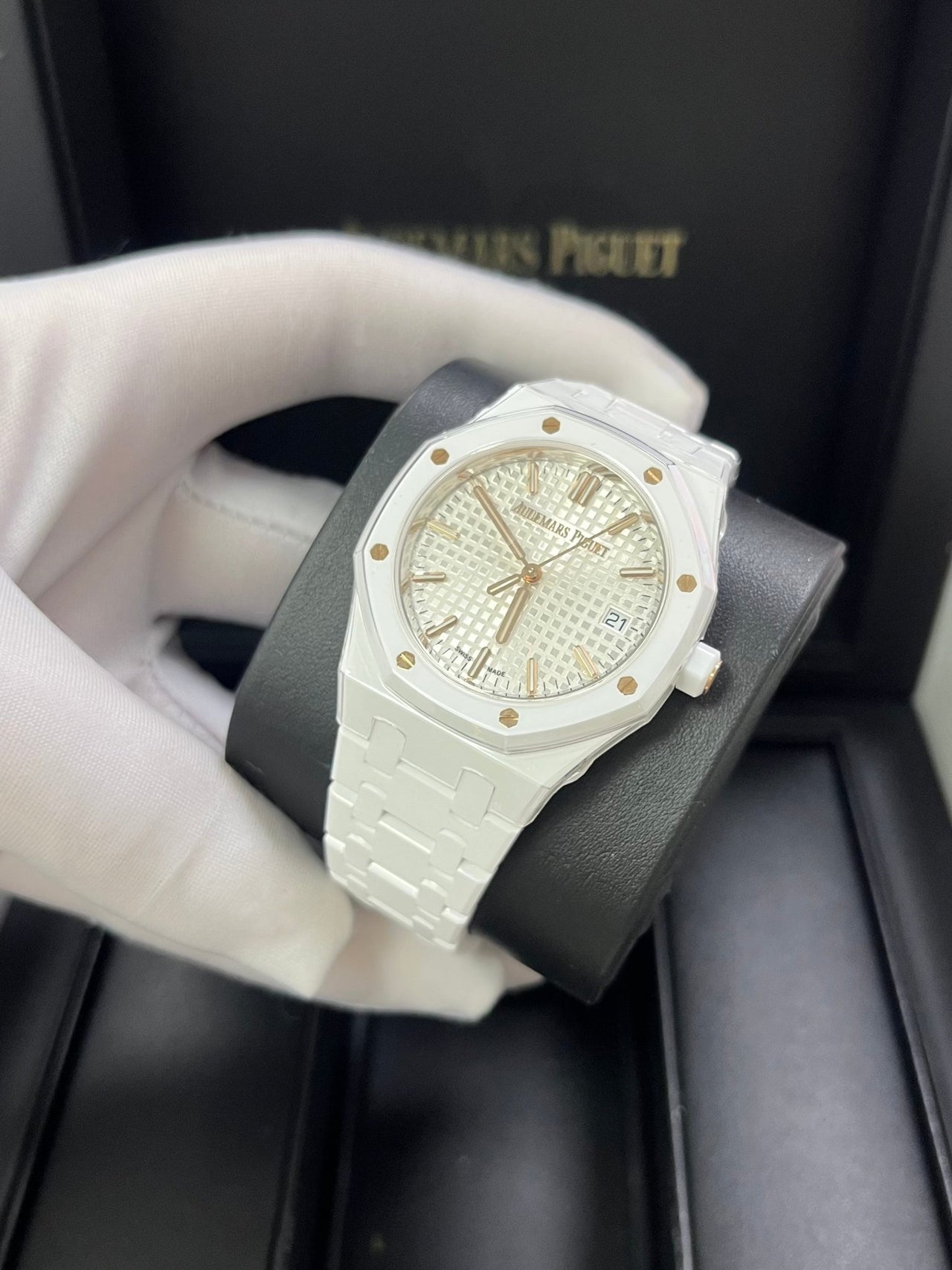 Audemars Piguet Royal Oak Selfwinding White Ceramic 77350CB.OO.1266CB.01 - WatchesOff5th