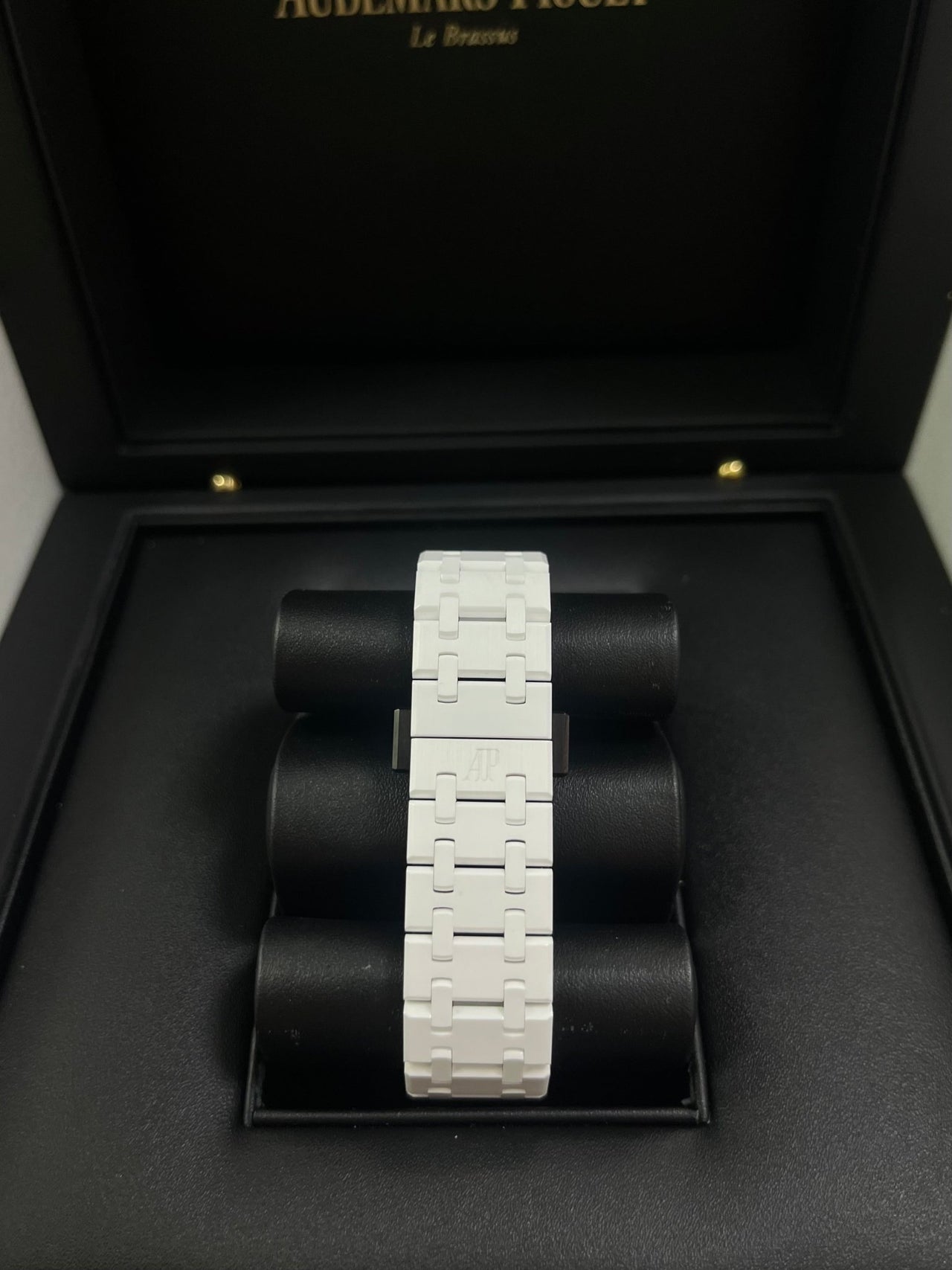 Audemars Piguet Royal Oak Selfwinding White Ceramic 77350CB.OO.1266CB.01 - WatchesOff5th