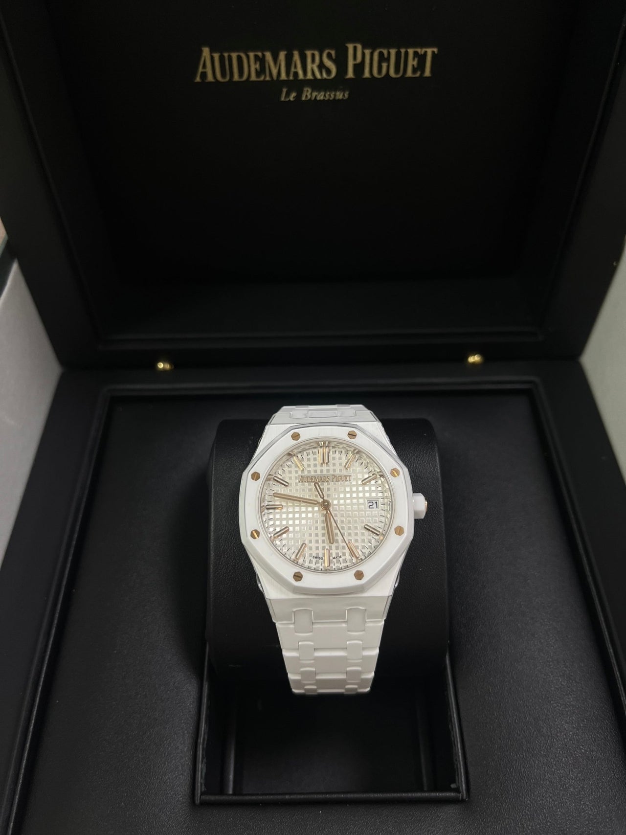 Audemars Piguet Royal Oak Selfwinding White Ceramic 77350CB.OO.1266CB.01 - WatchesOff5th