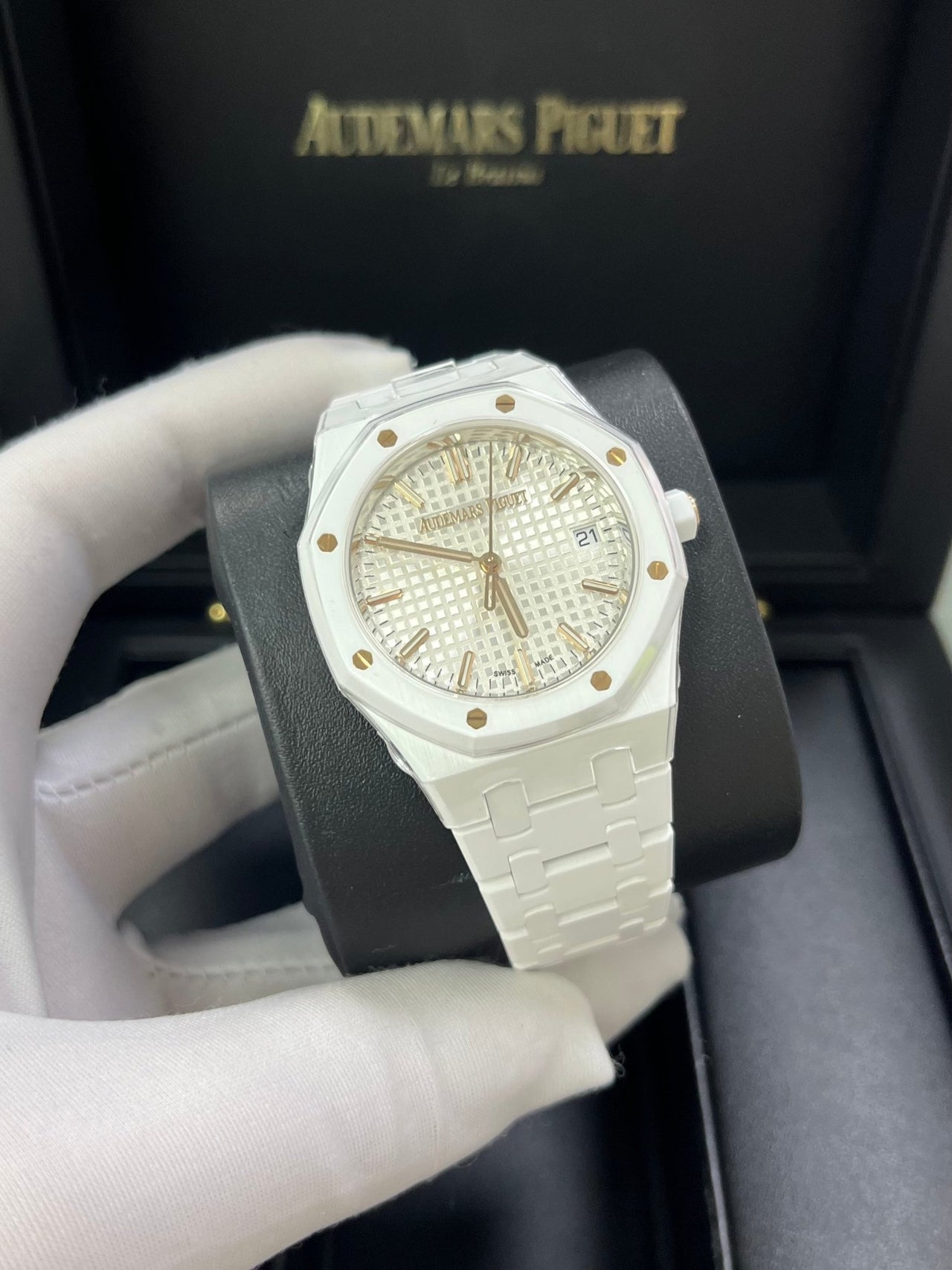 Audemars Piguet Royal Oak Selfwinding White Ceramic 77350CB.OO.1266CB.01 - WatchesOff5th