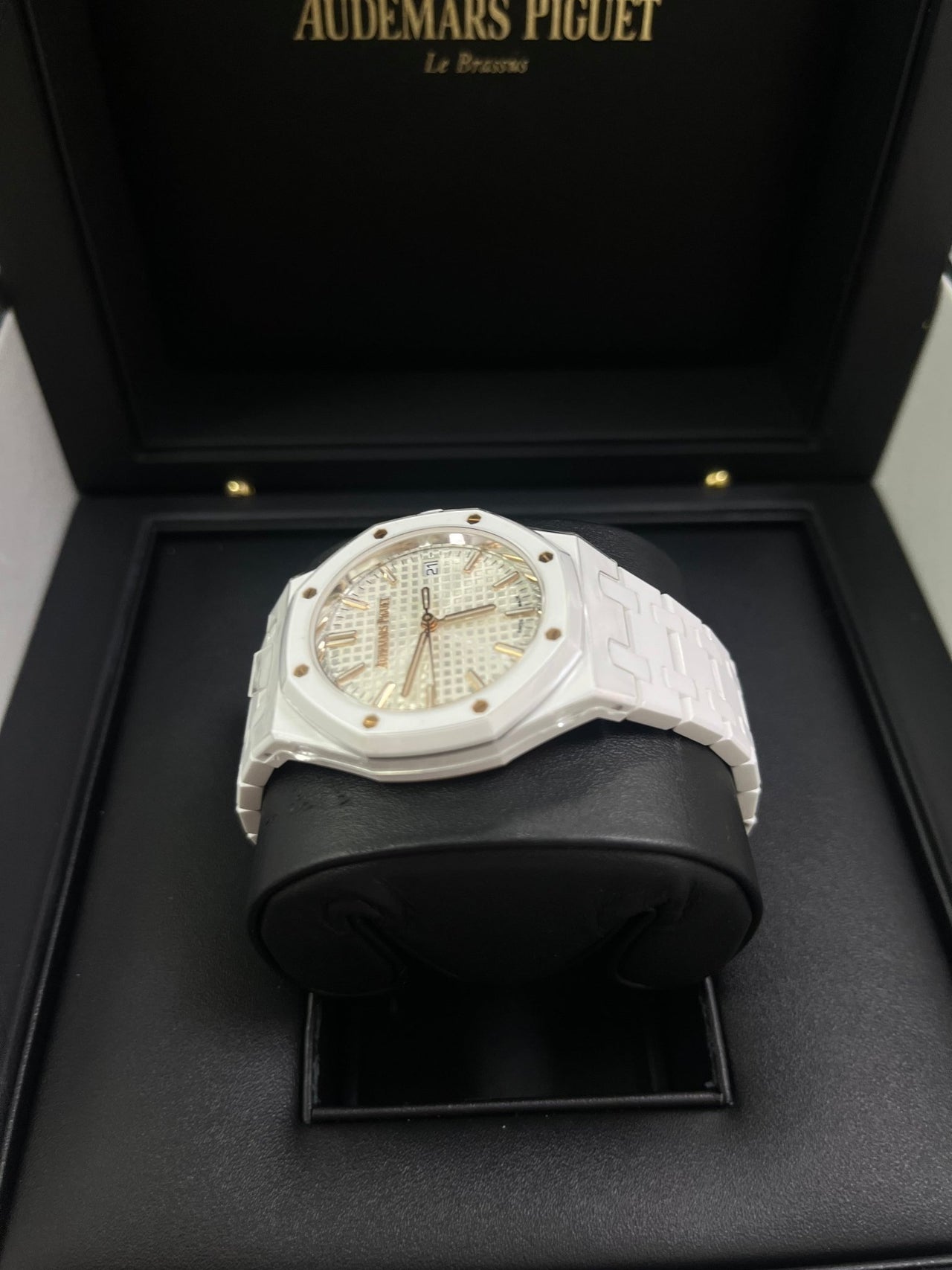 Audemars Piguet Royal Oak Selfwinding White Ceramic 77350CB.OO.1266CB.01 - WatchesOff5th