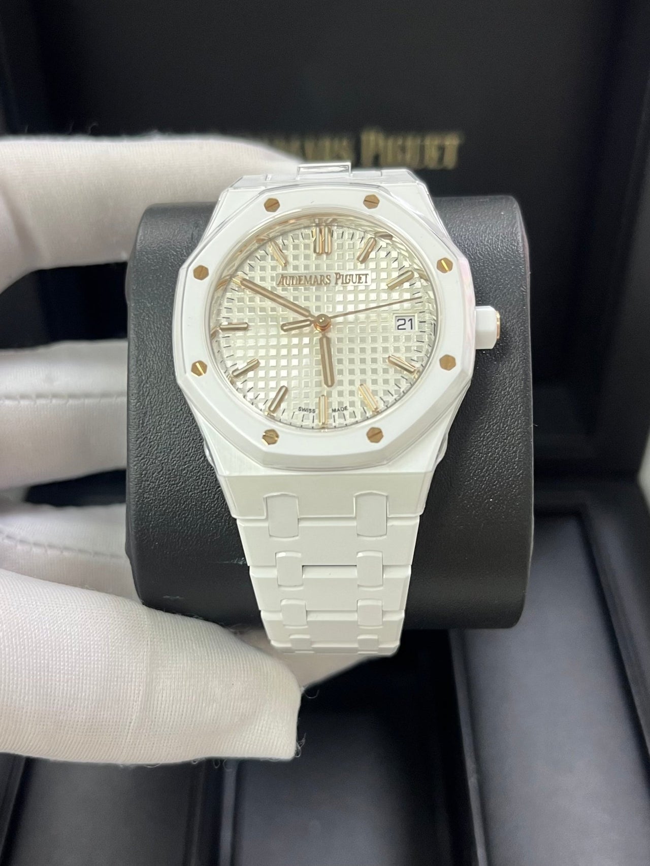 Audemars Piguet Royal Oak Selfwinding White Ceramic 77350CB.OO.1266CB.01 - WatchesOff5th