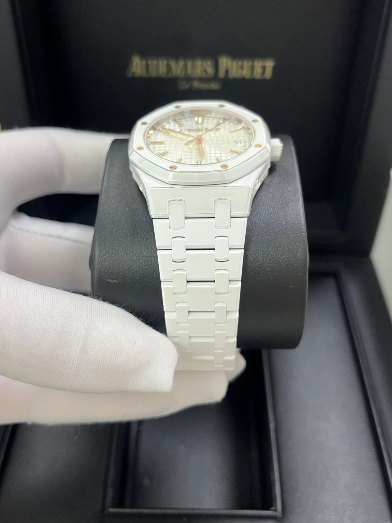 Audemars Piguet Royal Oak Selfwinding White Ceramic 77350CB.OO.1266CB.01 - WatchesOff5th