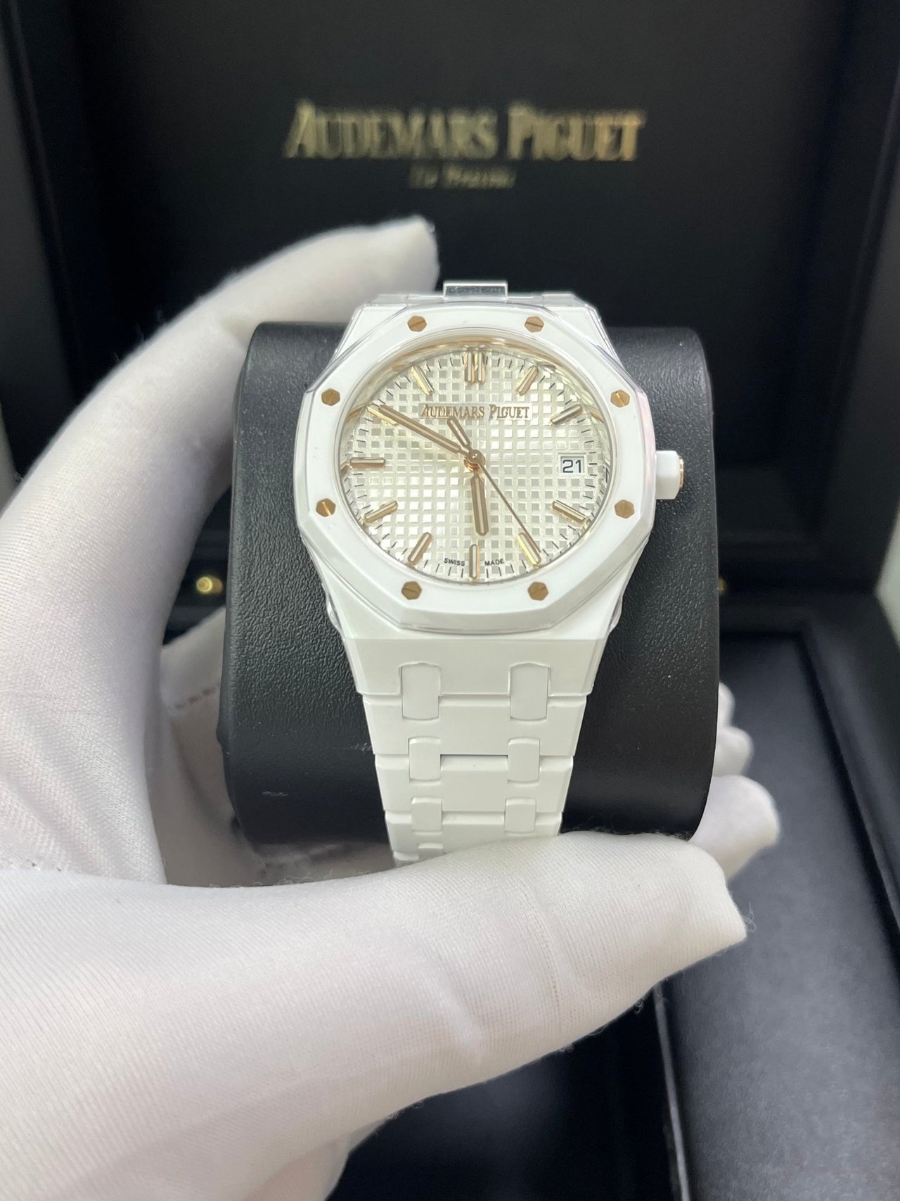 Audemars Piguet Royal Oak Selfwinding White Ceramic 77350CB.OO.1266CB.01 - WatchesOff5th