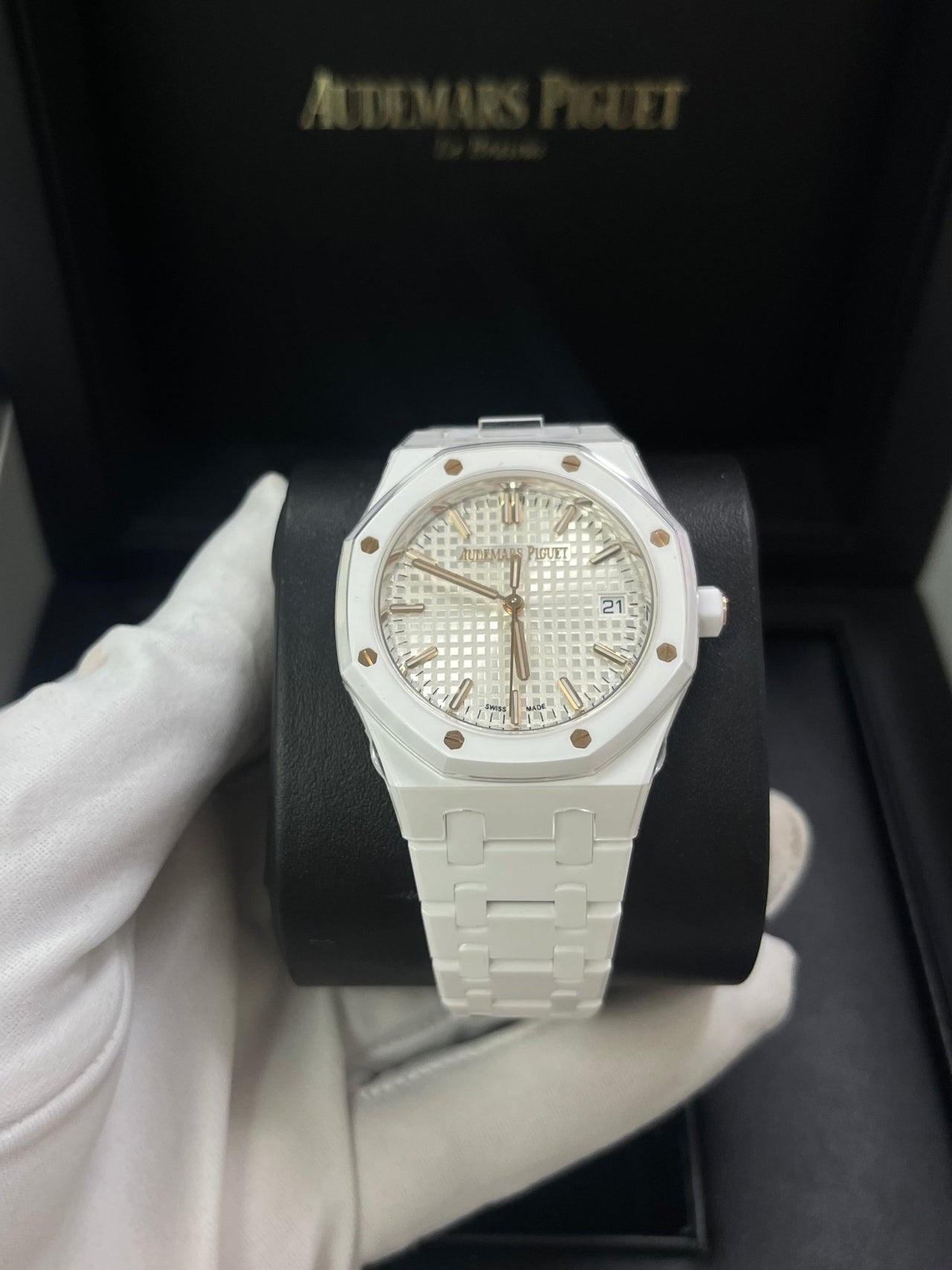 Audemars Piguet Royal Oak Selfwinding White Ceramic 77350CB.OO.1266CB.01 - WatchesOff5th