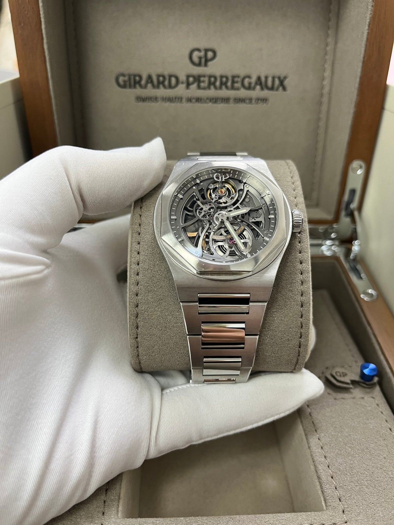 Girard Perregaux Laureato Skeleton 81015-11-001-11A - WatchesOff5th