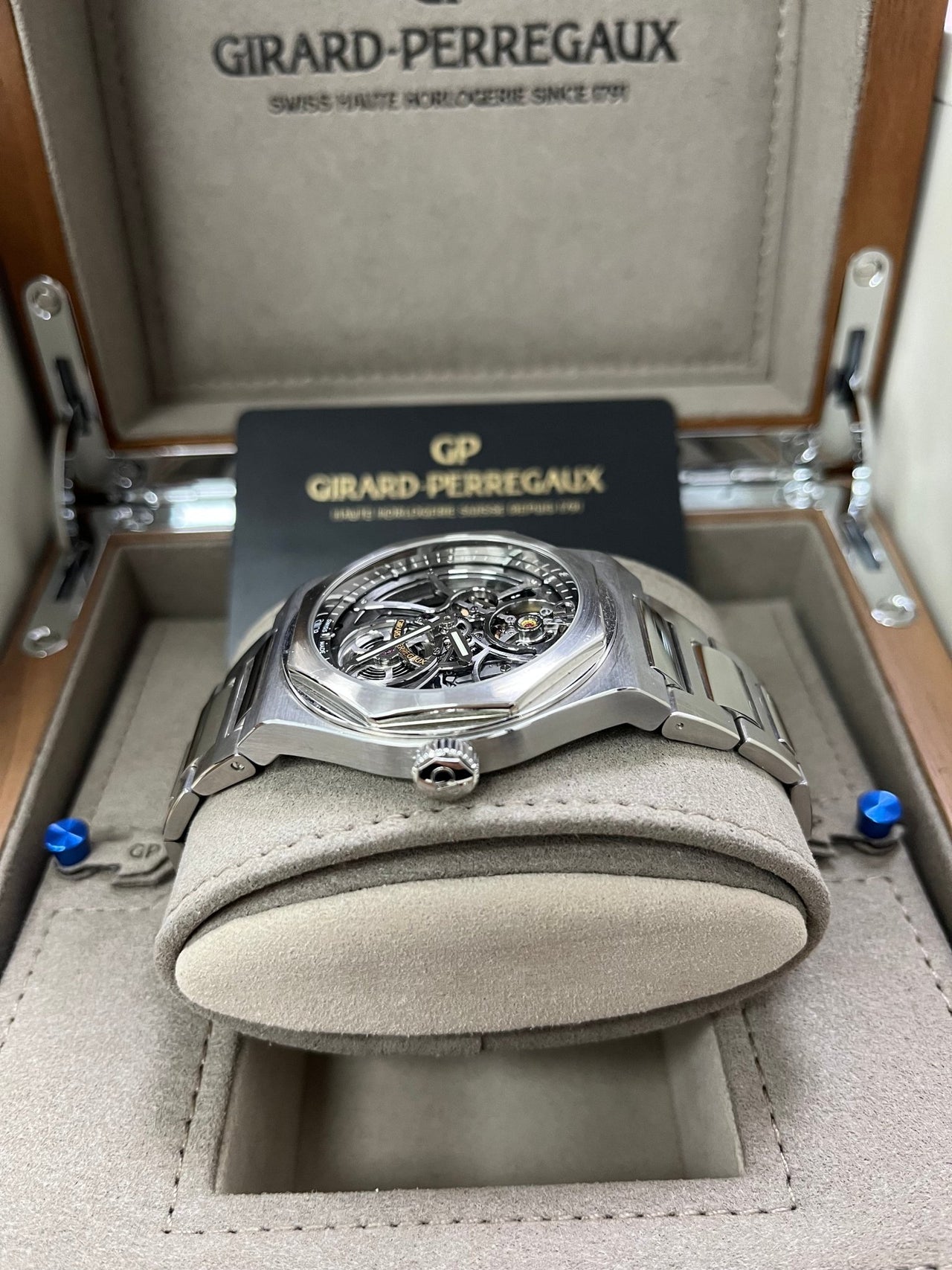 Girard Perregaux Laureato Skeleton 81015-11-001-11A - WatchesOff5th