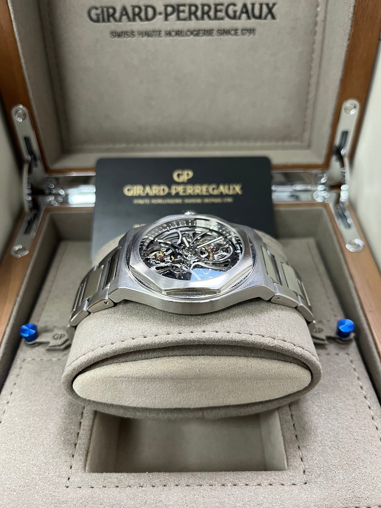 Girard Perregaux Laureato Skeleton 81015-11-001-11A - WatchesOff5th