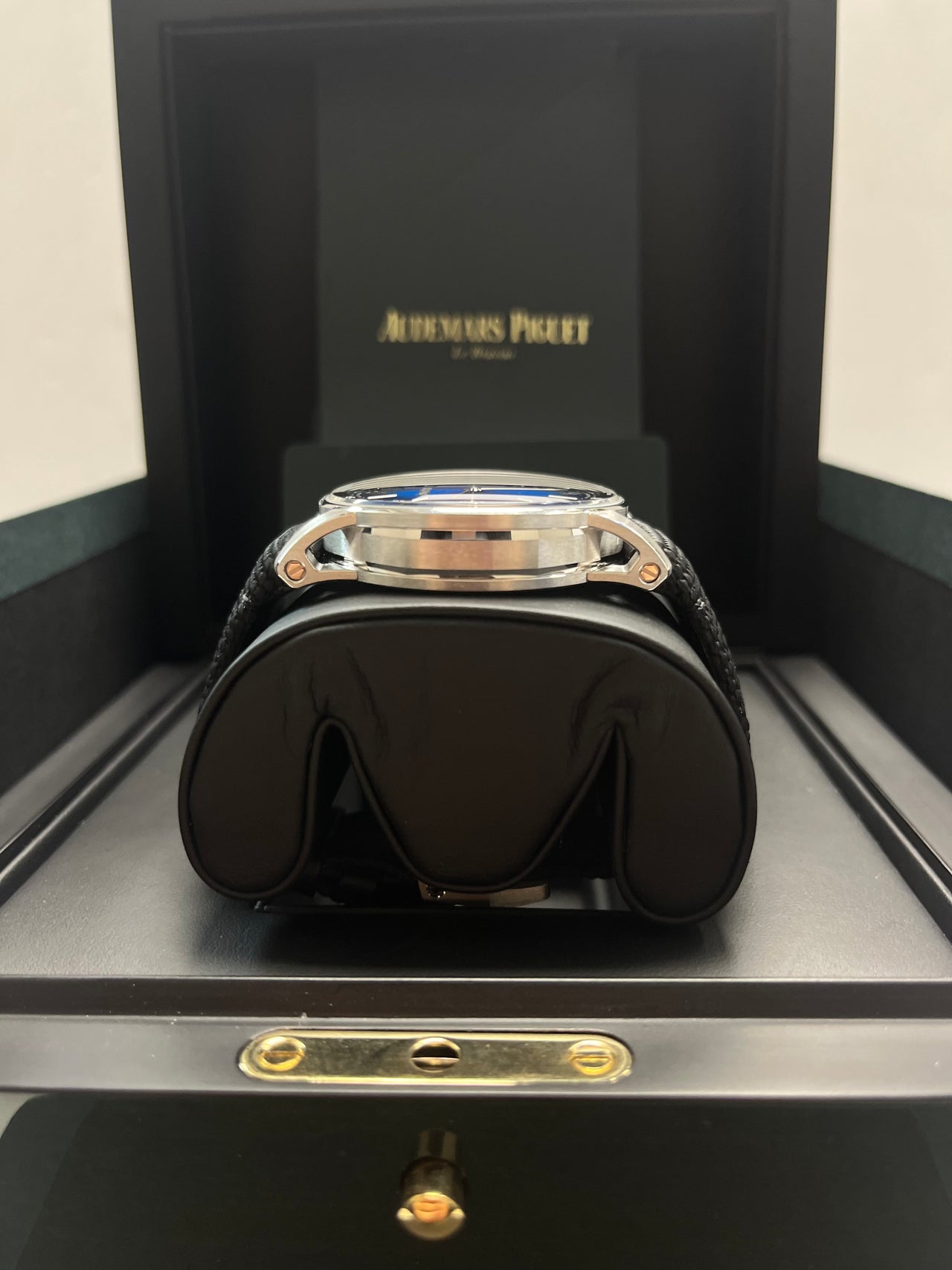 Audemars Piguet CODE 11.59 SELFWINDING (Ref. 15210BC.OO.A002KB.01)