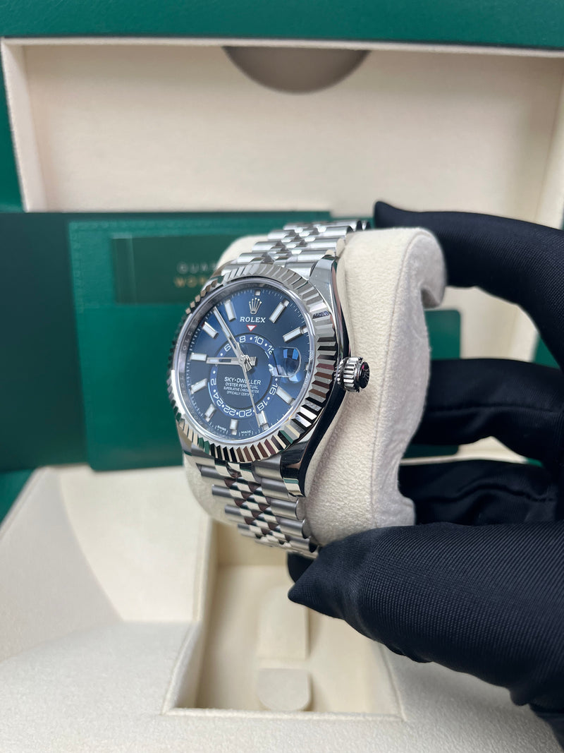 Rolex sky dweller 2025 stainless steel blue dial
