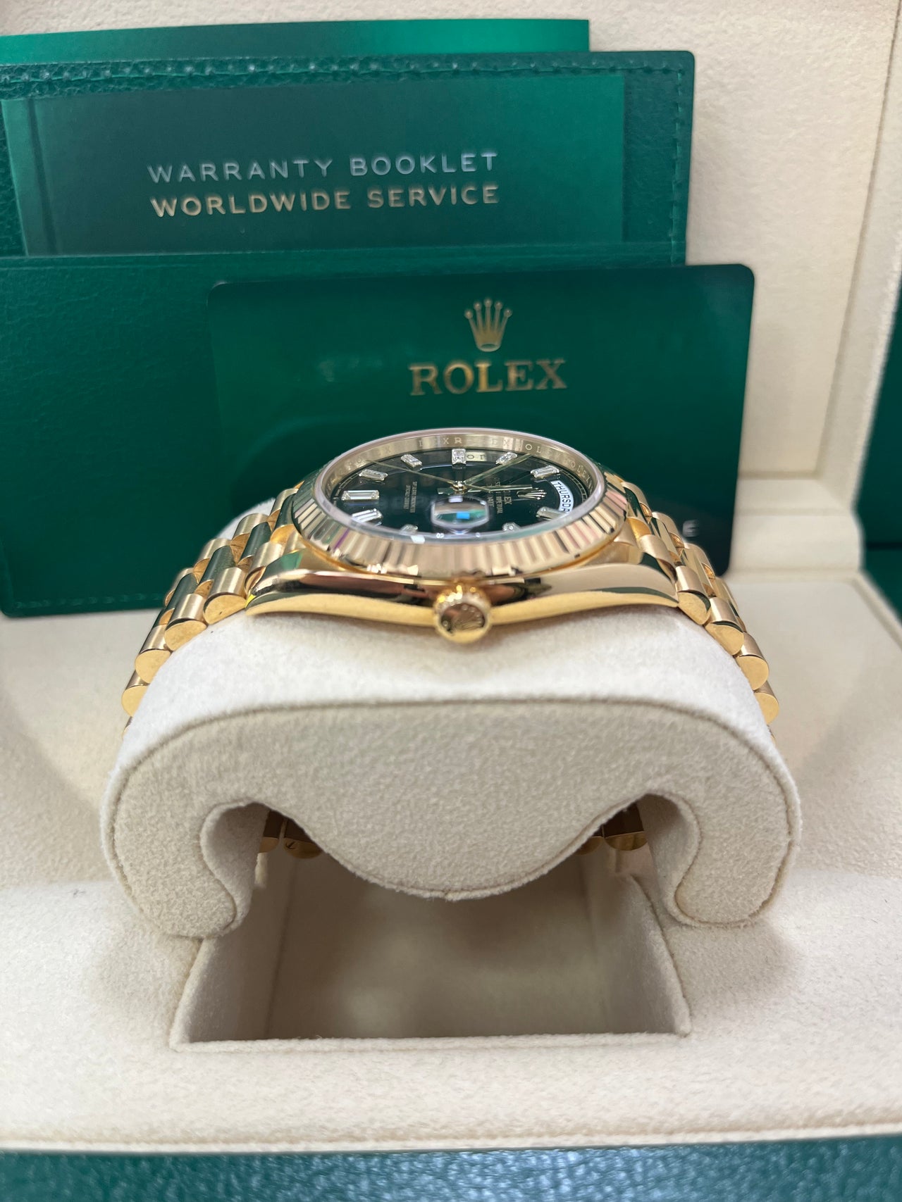 Rolex Day-Date 40 18k Yellow Gold - Baguette Diamond Dial - Fluted Bezel (Ref# 228238)