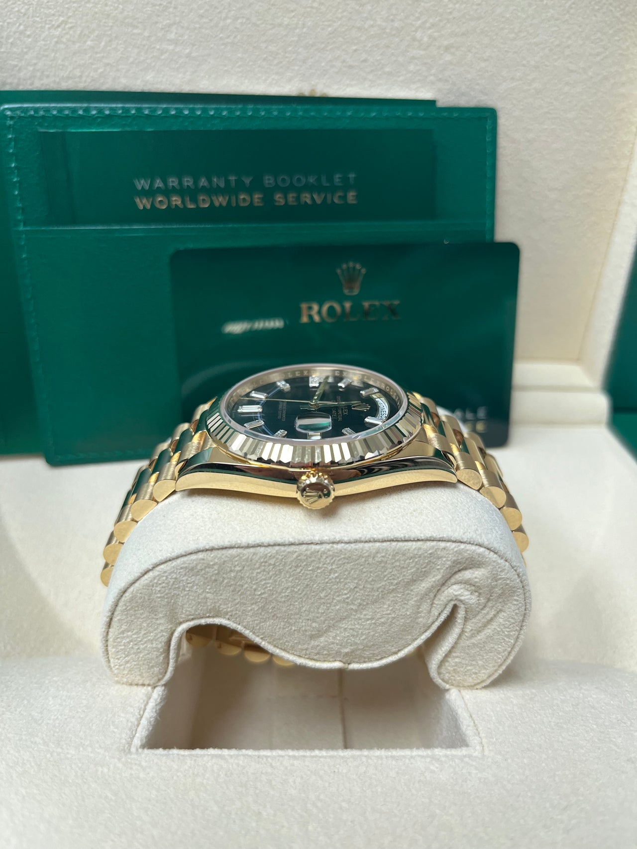 Rolex Day-Date 40 Yellow Gold Day-Date 40 Watch - Fluted Bezel - Onyx Dial - President Bracelet 228238