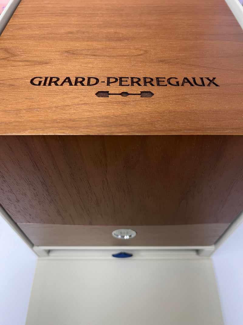 Girard Perregaux Laureato 81010-11-431-11A