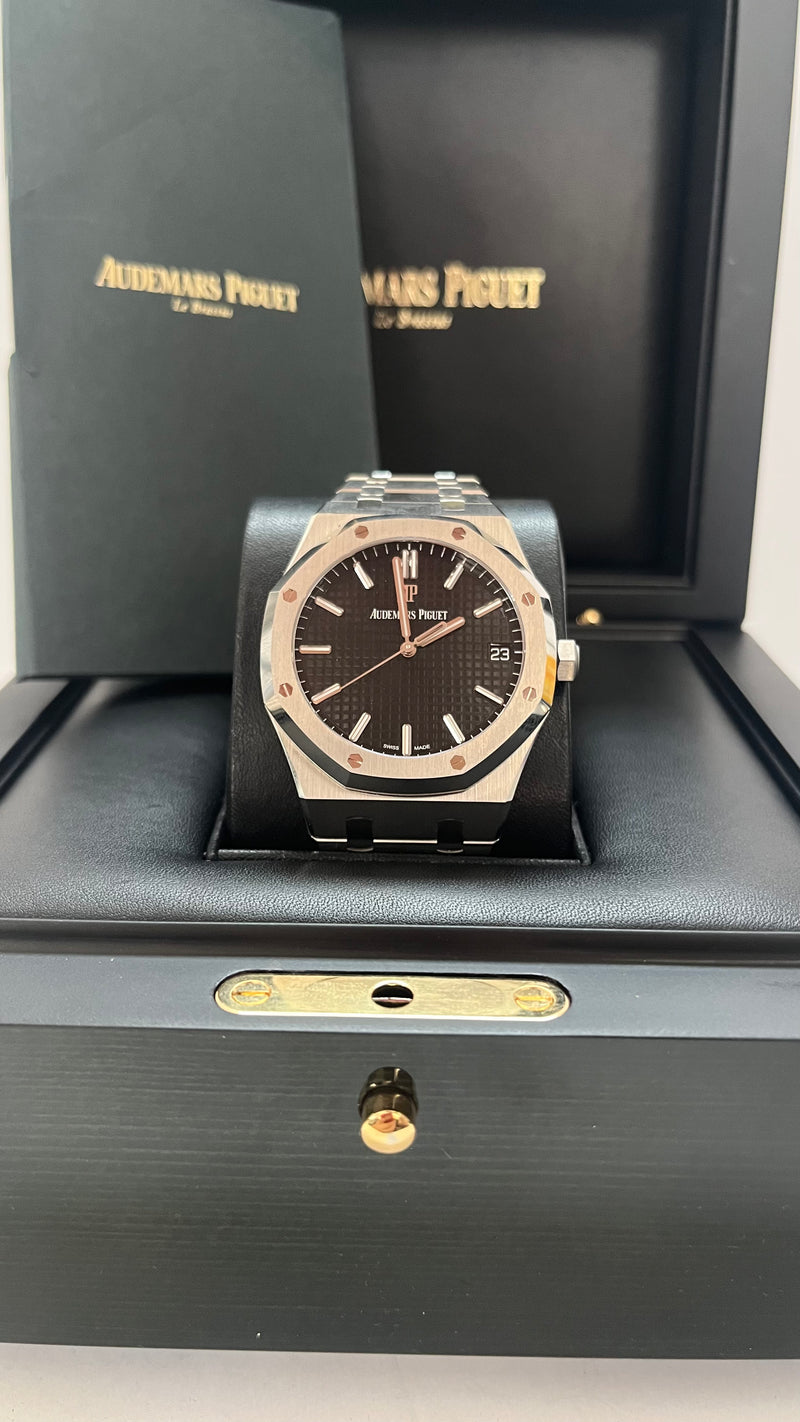Audemars Piguet Royal Oak Self-Winding Stainless Steel Black Dial (Ref#15400ST.OO.1220ST.01)