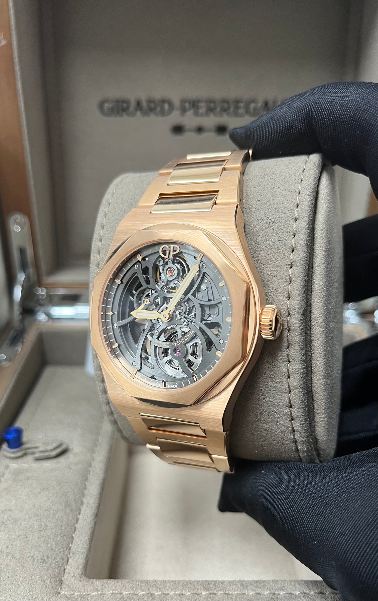 Girard Perregaux Laureato Skeleton 81015-52-002-52A