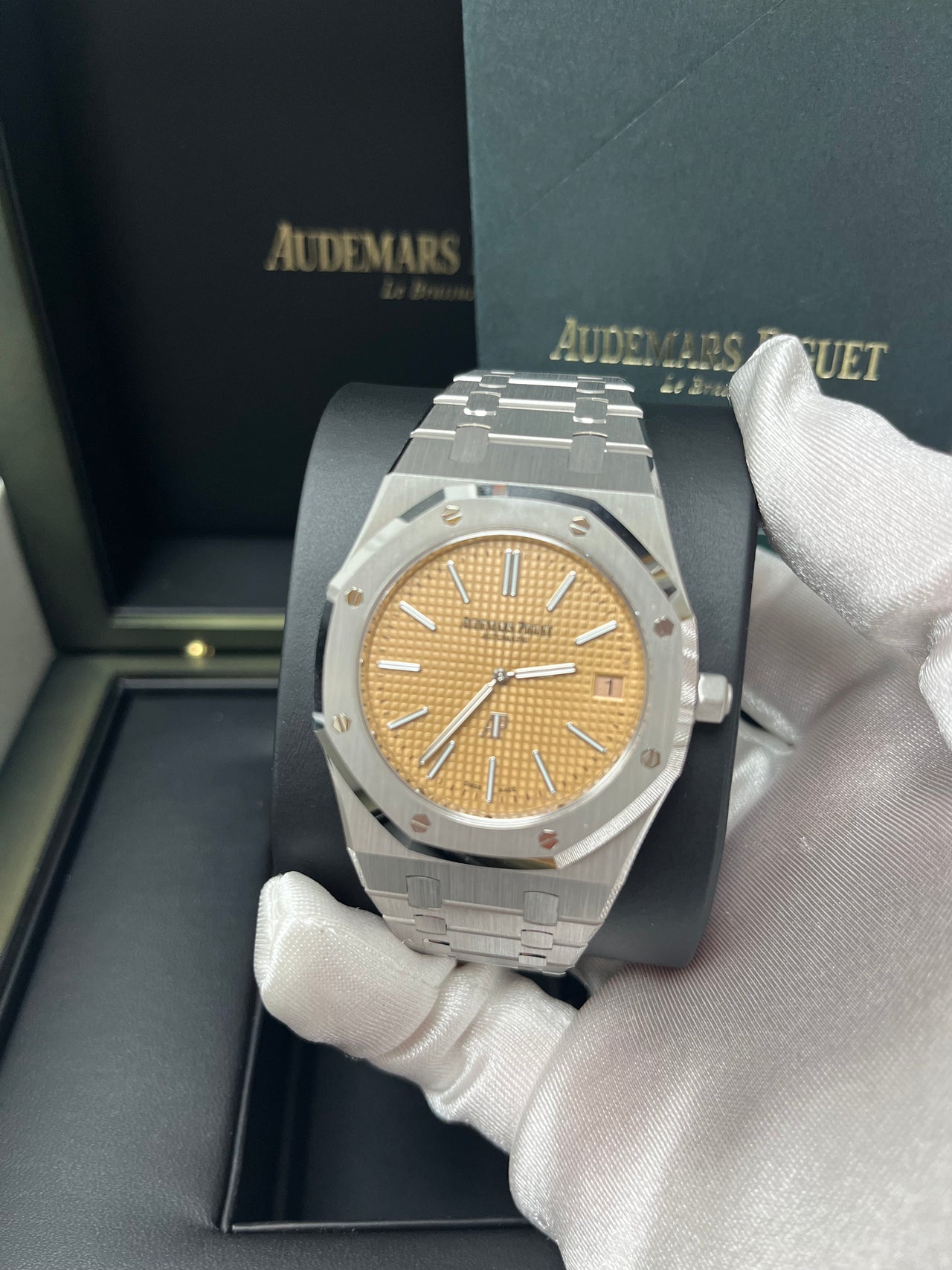 Audemars Piguet Royal Oak Jumbo 18K White Gold Extra Thin Salmon Dial 15202BC.OO.1240BC.01