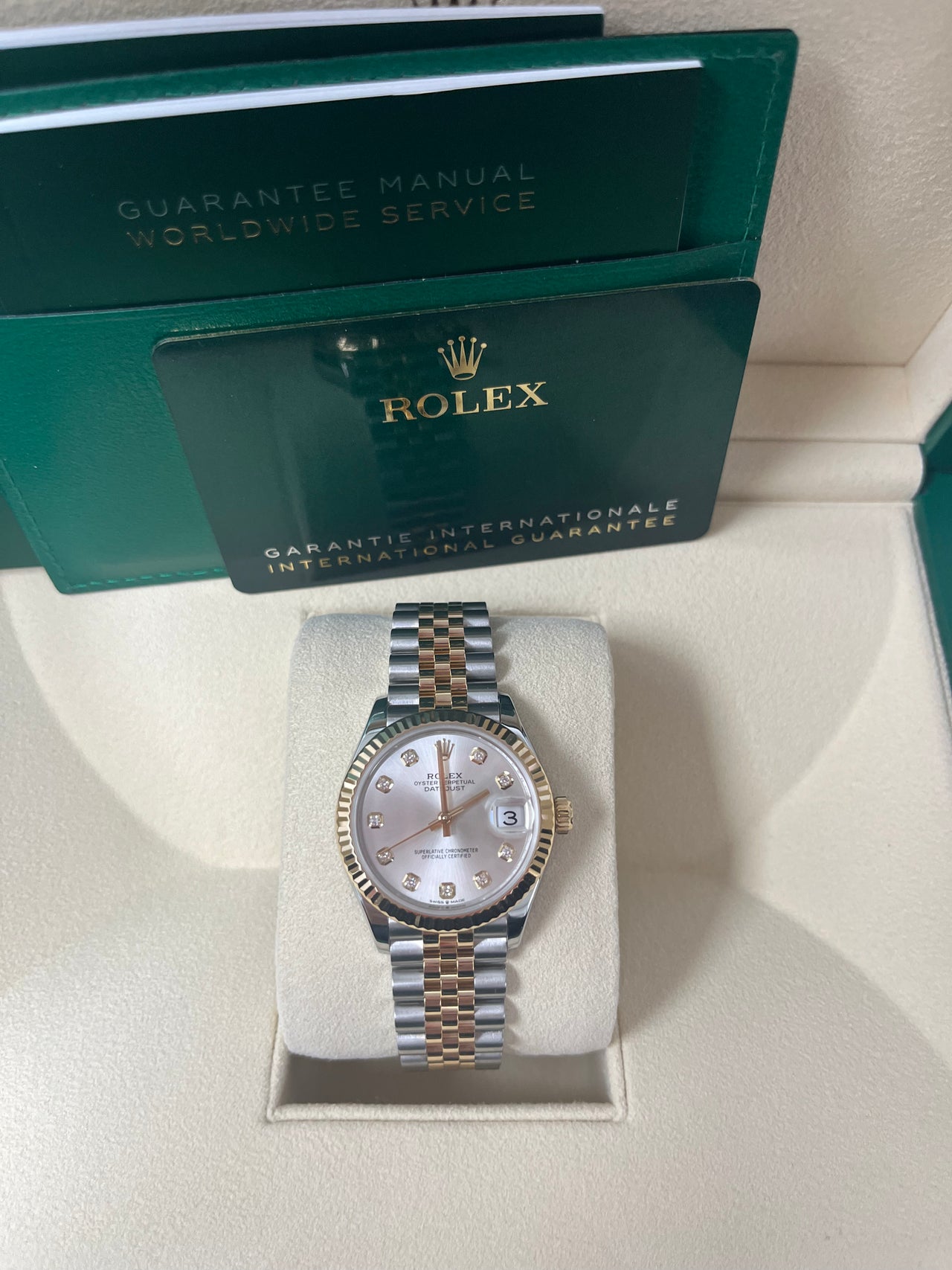 Rolex Datejust 31 Steel and Yellow Gold Datejust 31mm - Fluted Bezel - Silver Diamond Dial - Jubilee 278273