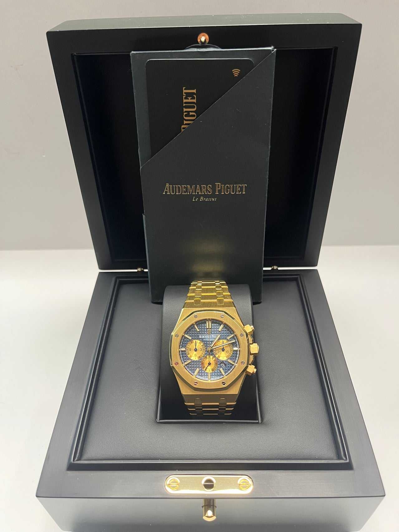 Audemars Piguet Royal Oak Selfwinding Chronograph 41mm/ 18k Yellow Gold/ Blue Dial/ Yellow Sub-Dials (Ref # 26331BA.OO.1220BA.01)