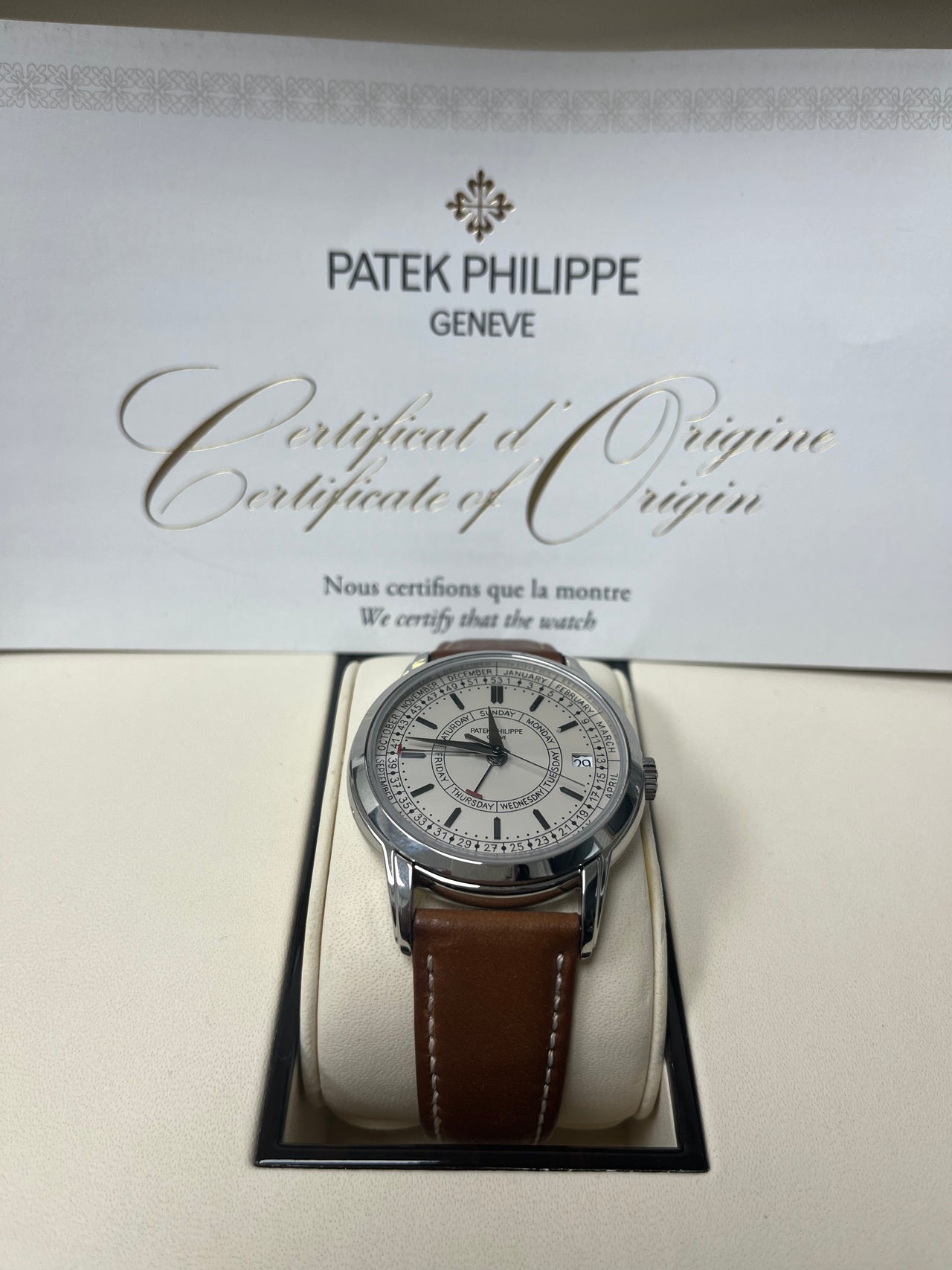 Patek Philippe Calatrava 5212A-001 Calatrava Weekly Calendar Automatic Silvery Opaline Dial Steel