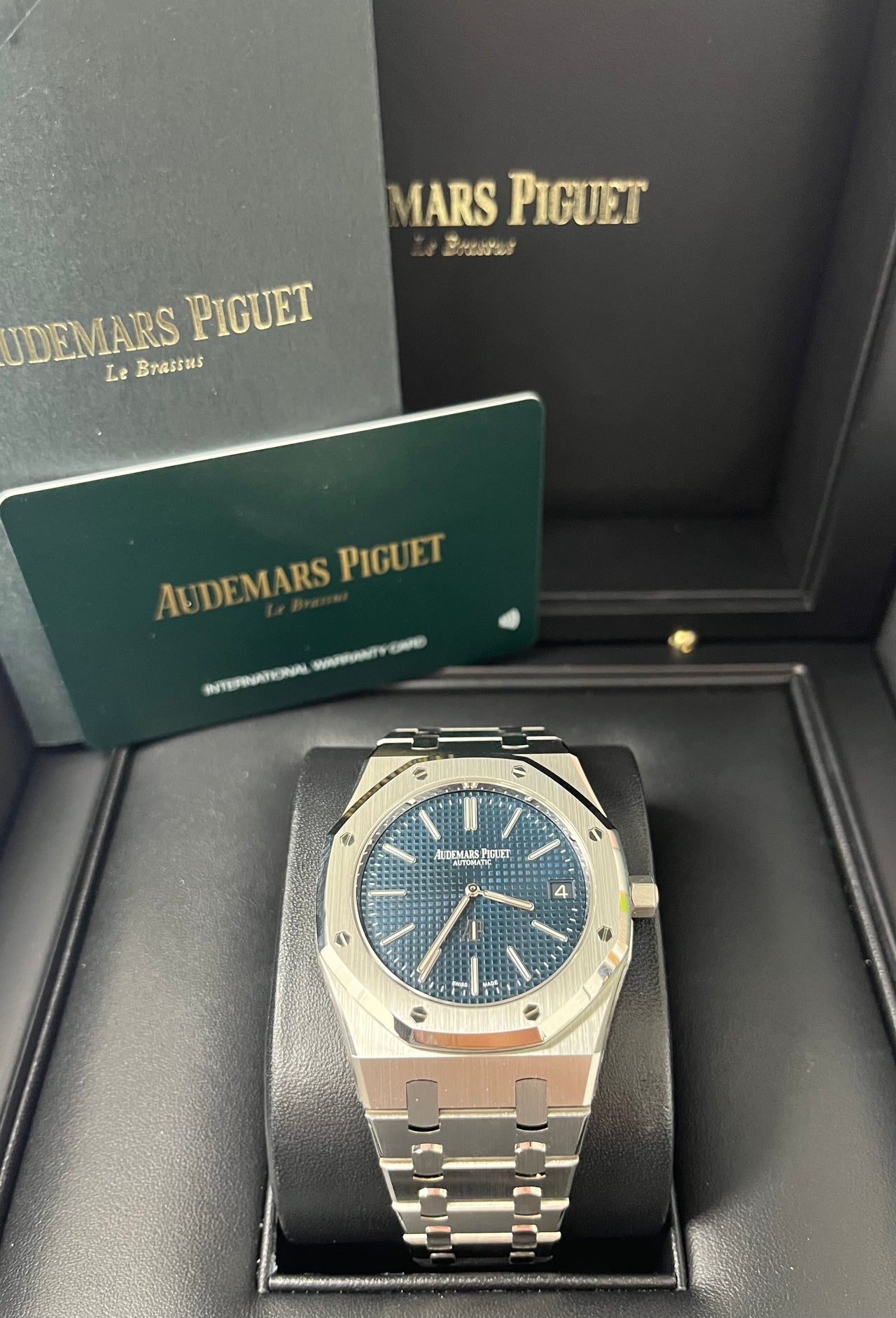 Audemars Piguet Royal Oak Jumbo 39mm Stainless Steel Jumbo Ultra-Thin Blue Dial 15202ST.OO.1240ST.01