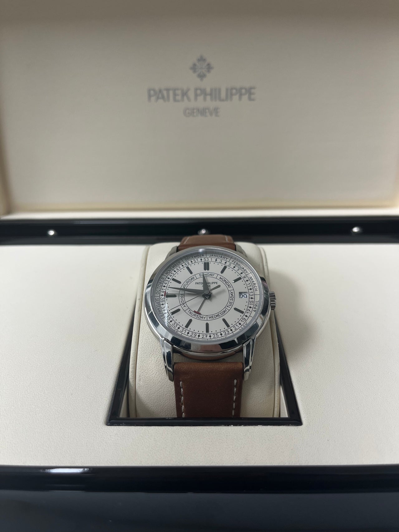 Patek Philippe Calatrava 5212A-001 Calatrava Weekly Calendar Automatic Silvery Opaline Dial Steel