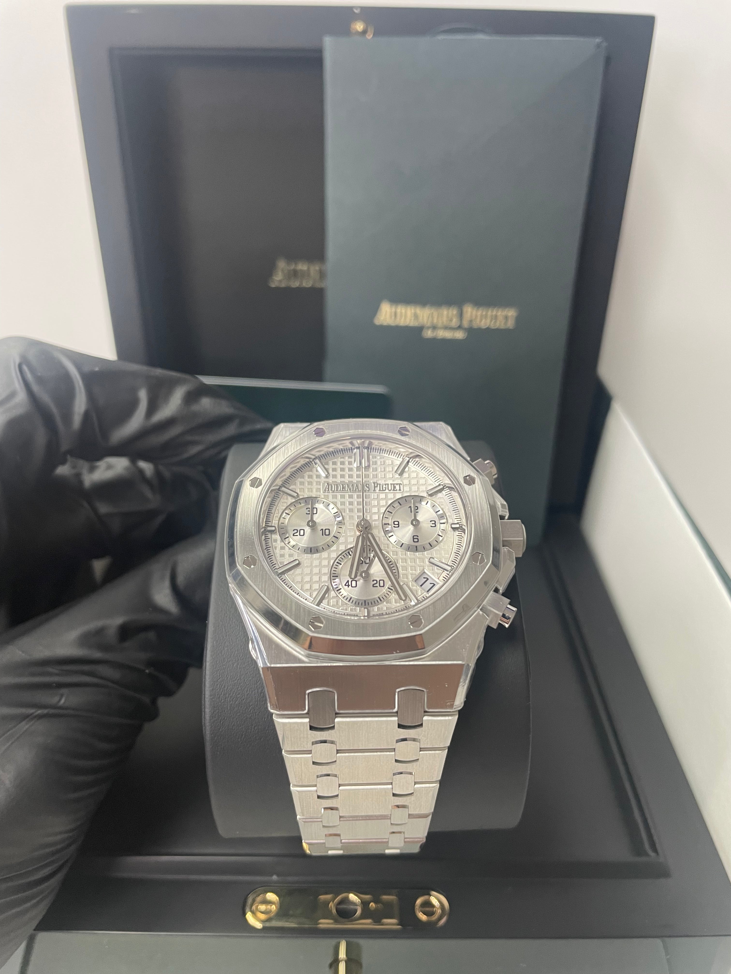 Audemars Piguet ROYAL OAK SELFWINDING CHRONOGRAPH “50TH ANNIVERSARY” STEEL BRACELET WHITE DIAL (Ref # 26240ST.OO.1320ST.03)