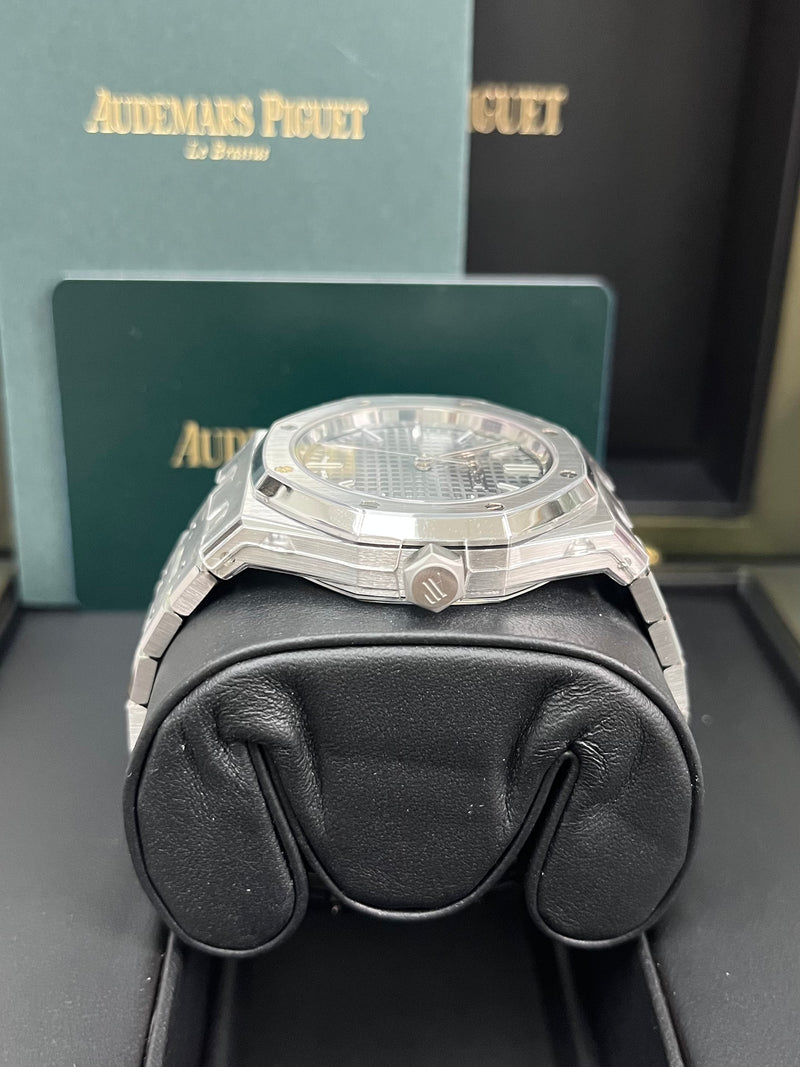 Which size is better for women? 37 mm (50th Anniversary) vs 34 mm :  r/audemarspiguet