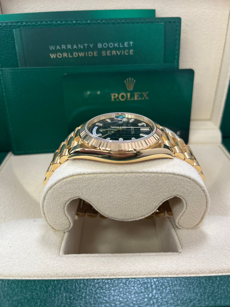 Rolex Day-Date 40 18k Yellow Gold - Baguette Diamond Dial - Fluted Bezel (Ref# 228238)