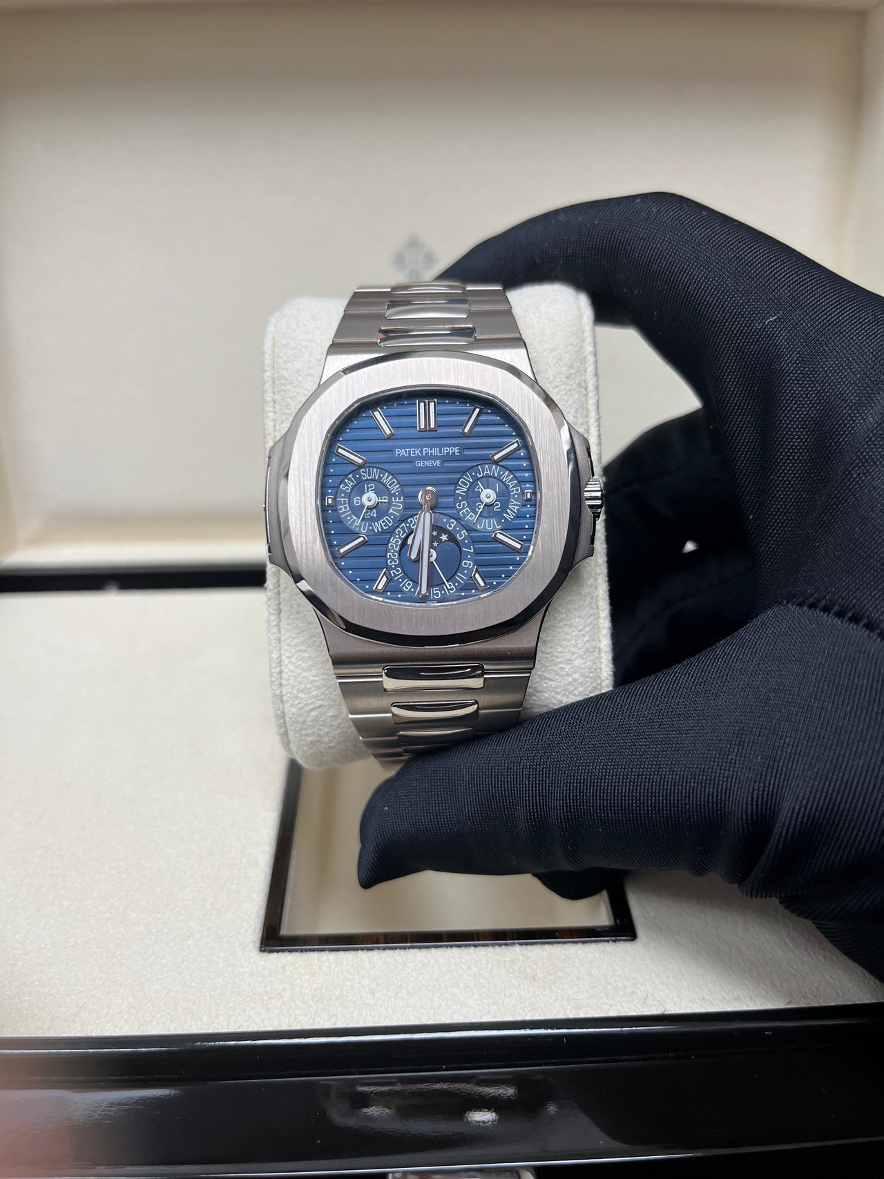 Patek perpetual calendar nautilus hotsell