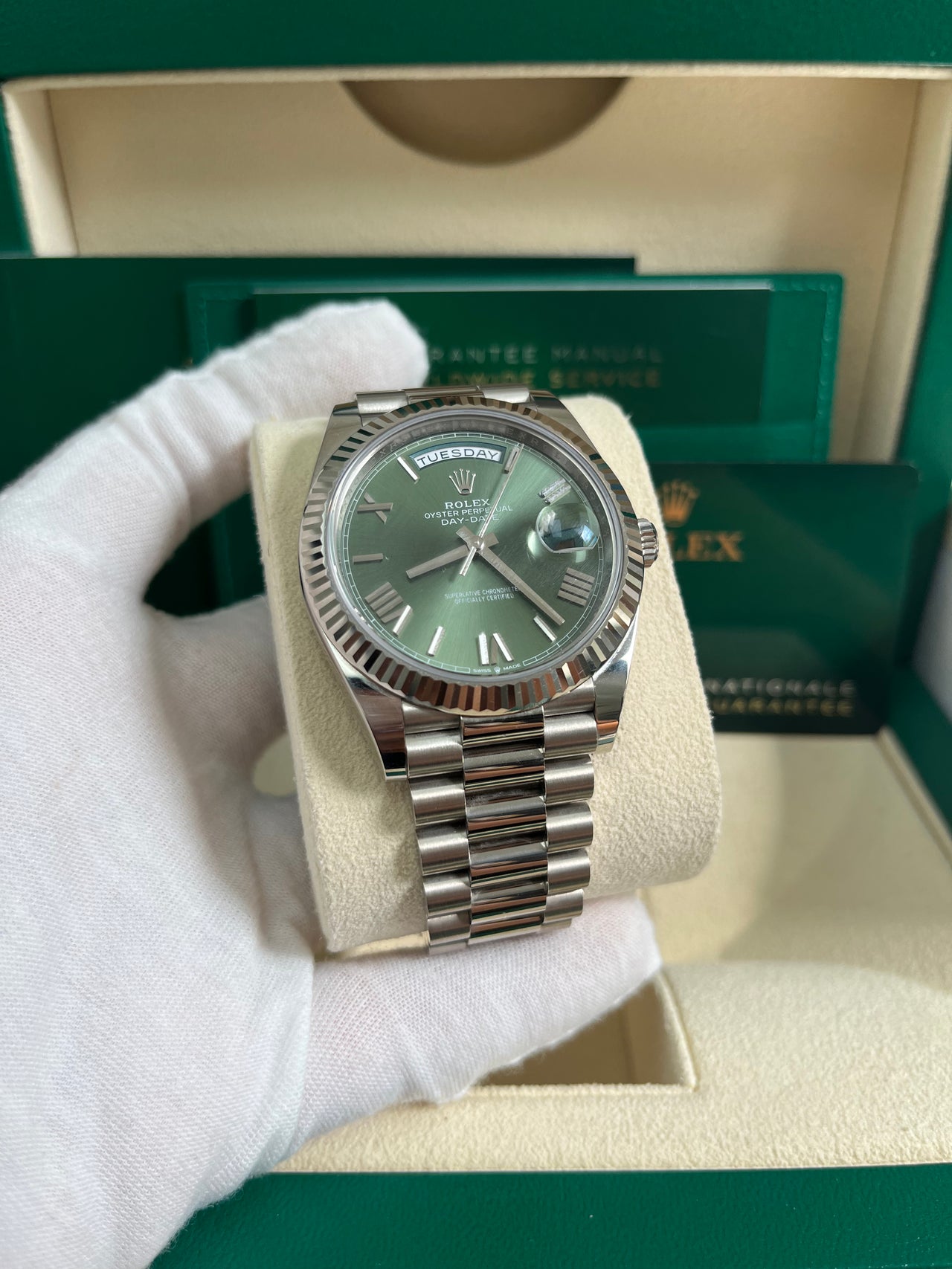 Day date white gold green dial hotsell