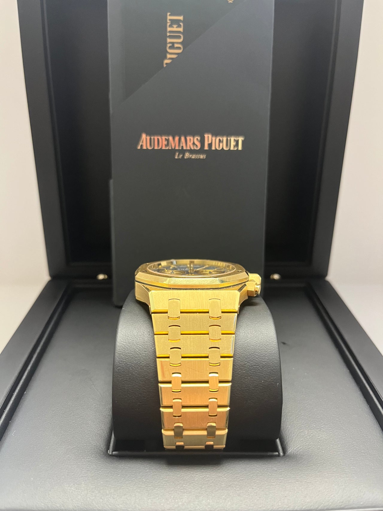 Audemars Piguet Royal Oak Selfwinding Chronograph 41mm/ 18k Yellow Gold/ Blue Dial/ Yellow Sub-Dials (Ref # 26331BA.OO.1220BA.01)