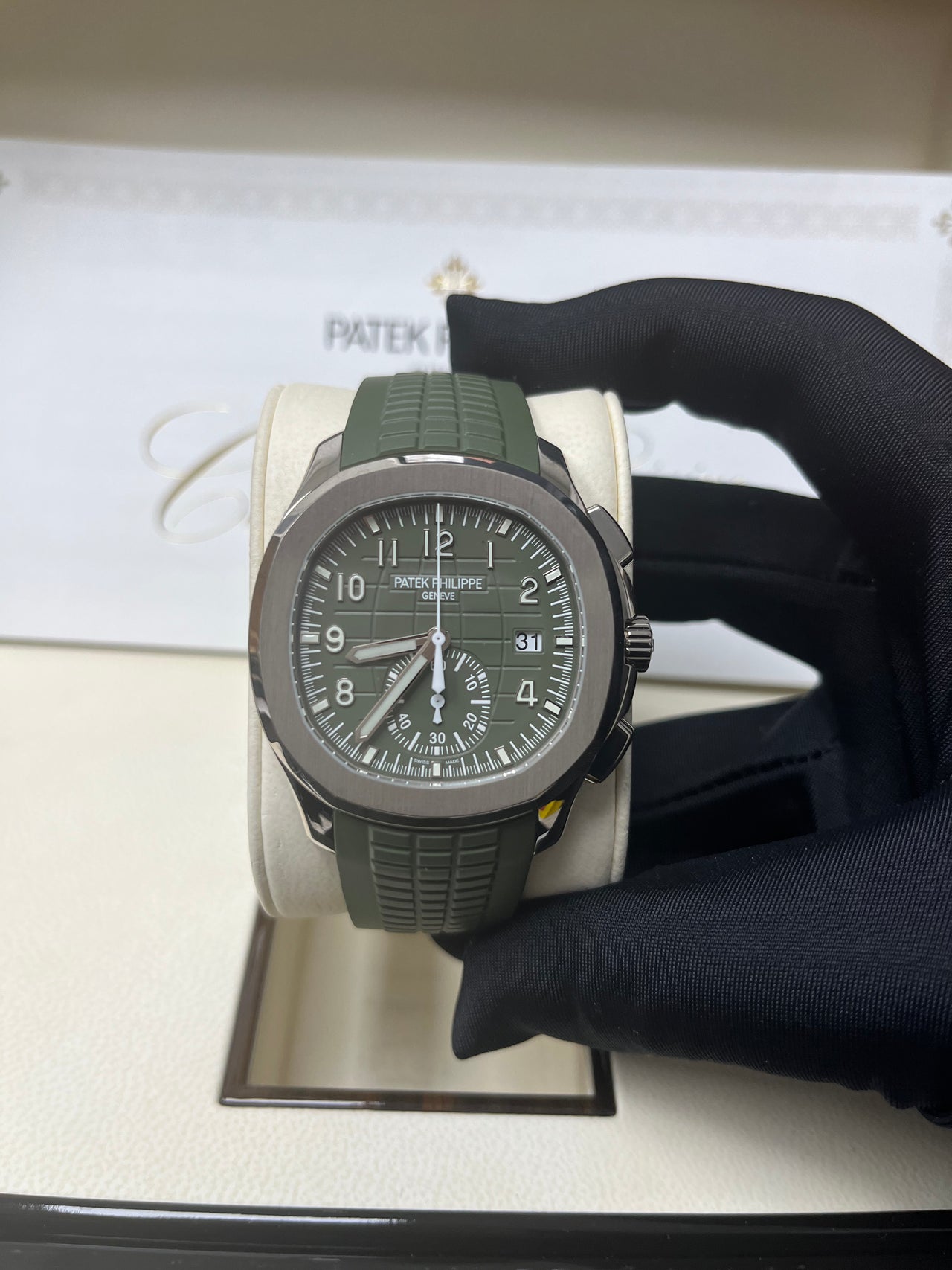 Patek philippe aquanaut green strap best sale