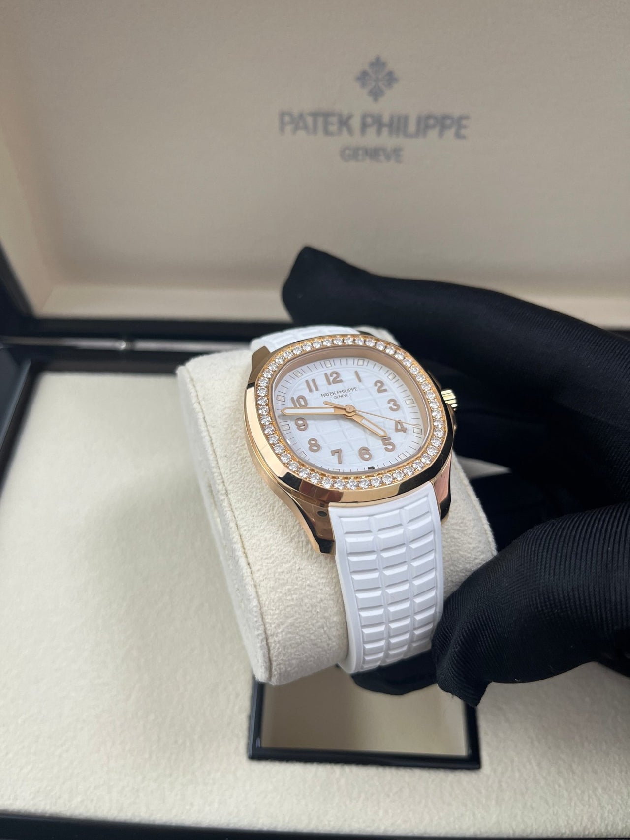 Patek Philippe Aquanaut Ladies White Dial Rose Gold Aquanaut Luce Travel 5269 200R