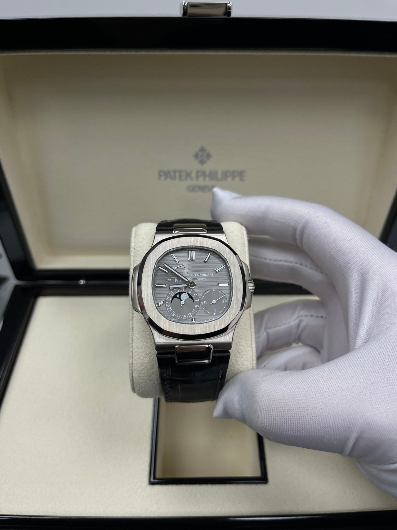 Patek philippe nautilus 5711 grey dial hotsell