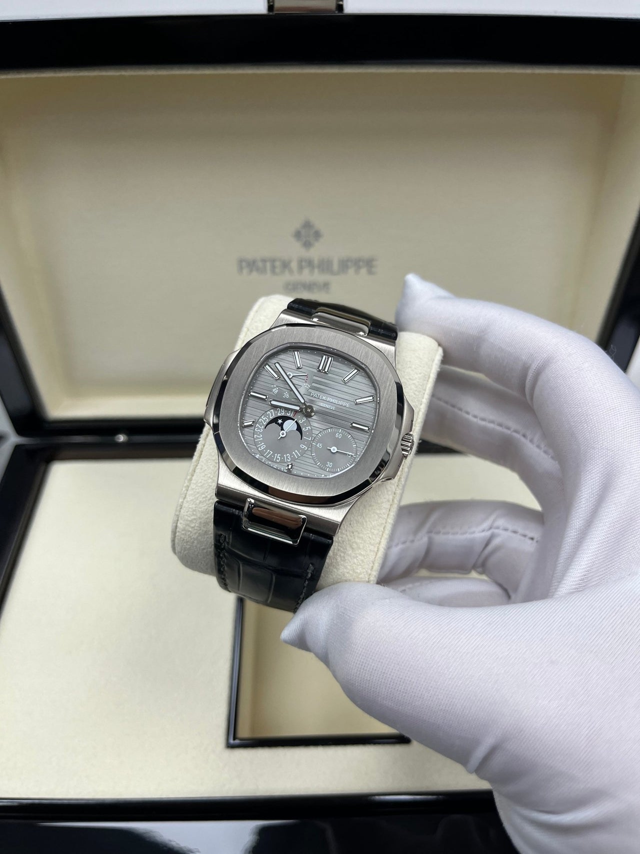 Patek philippe nautilus 5712g price hotsell