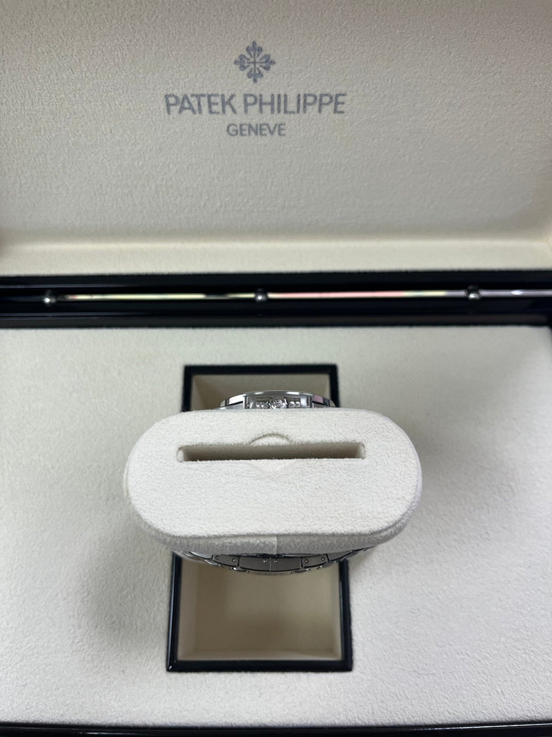 Patek Philippe Nautilus Ladies 35.2mm 7118/1200A-011 - WatchesOff5th