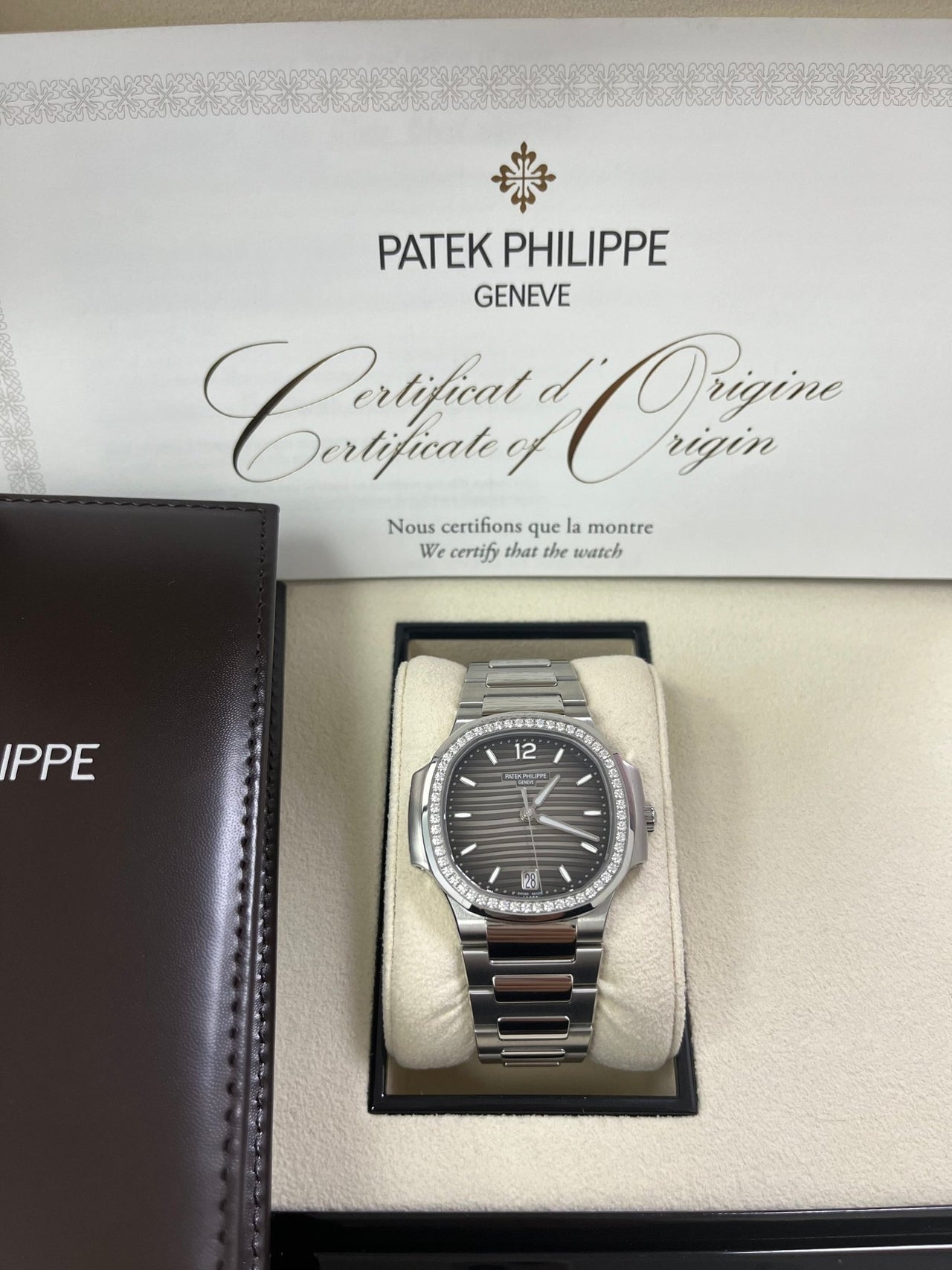 Patek Philippe Nautilus Ladies 35.2mm 7118/1200A-011 - WatchesOff5th